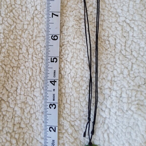 Greenstone Twist carving New Zealand Pounamu Jade necklace - Picture 2 of 4